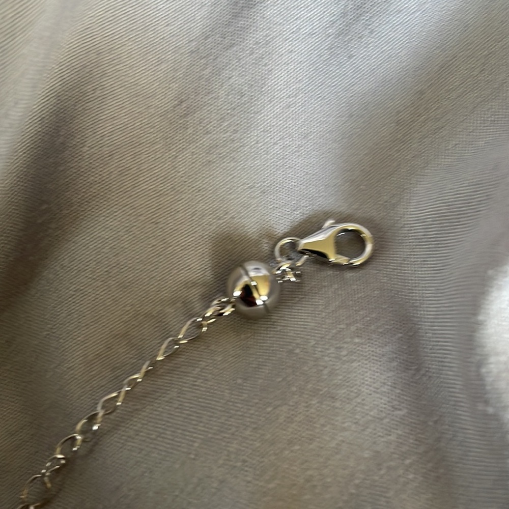 JTV Magnetic Necklace Closure - Picture 3 of 7